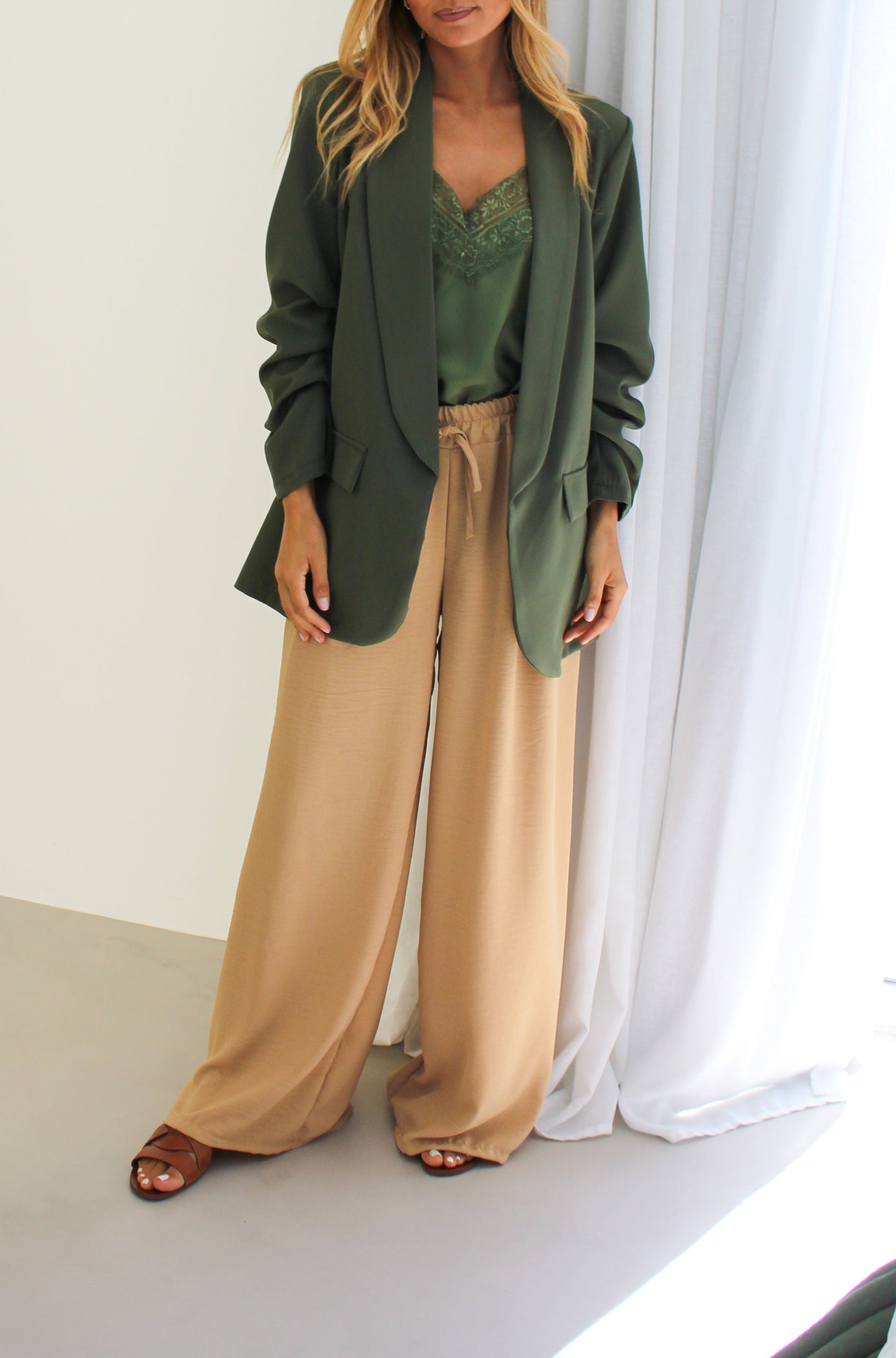 Blazer de manga arregaçada - verde seco
