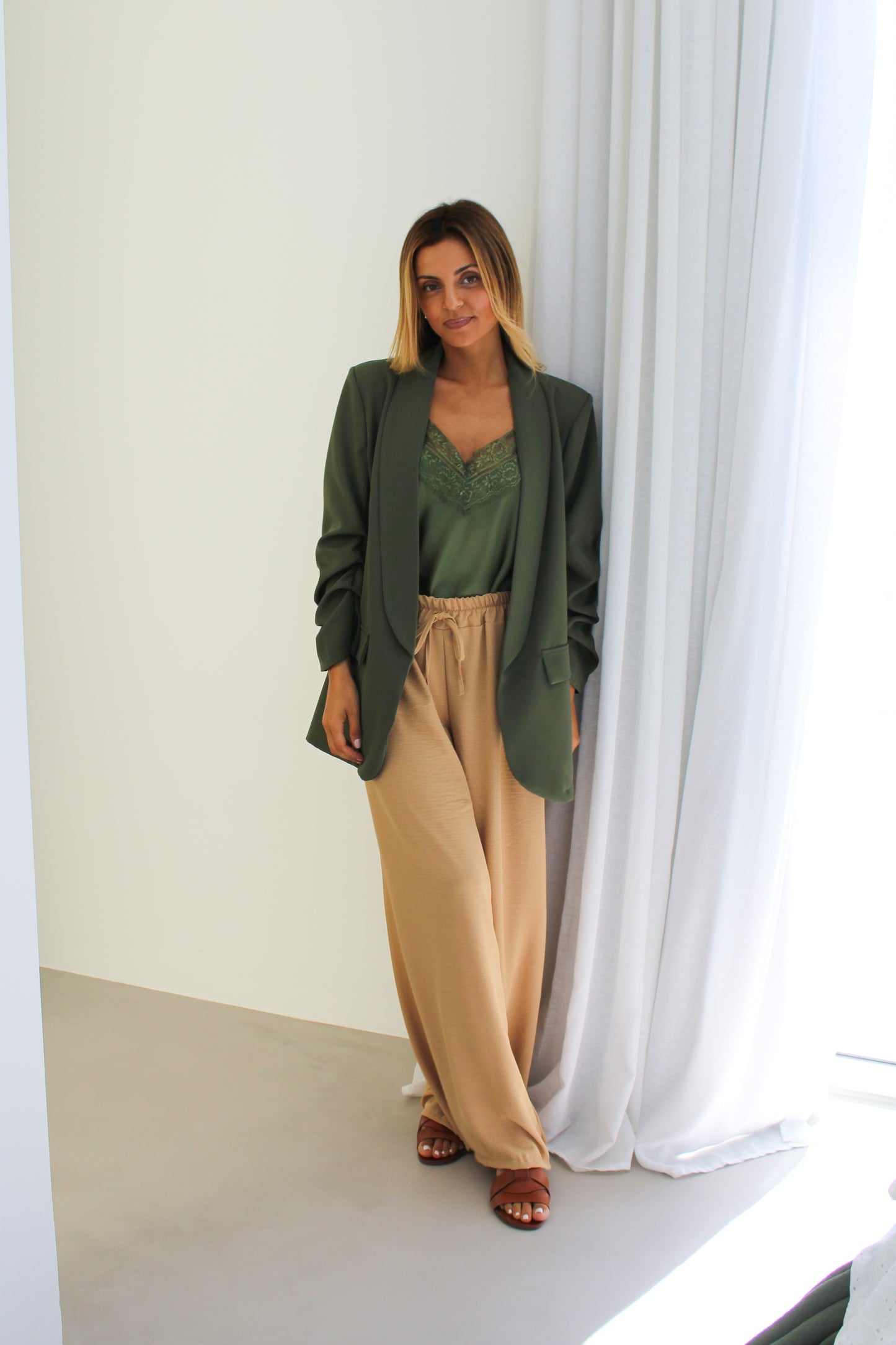 Blazer de manga arregaçada - verde seco